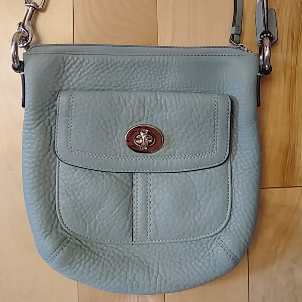 COACH LEATHER CROSSBODY!